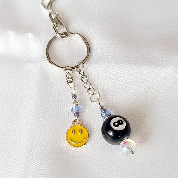 Lucky smiley charm keychain bead keyring 8 ball y2k - Picture 1 of 4